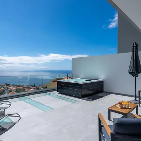 Daysy House By Lovelystay - Oceanview Jacuzzi * Funchal (Madeira)