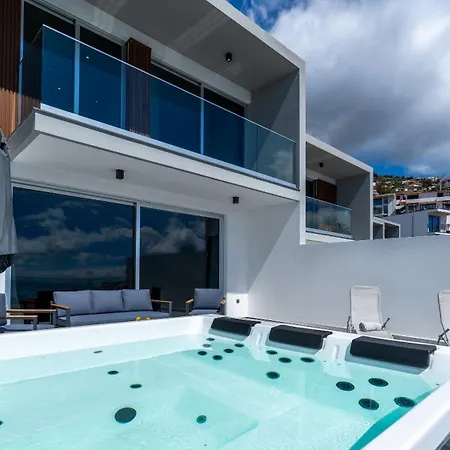 Дом отдыха Daysy House By Lovelystay - Oceanview Jacuzzi